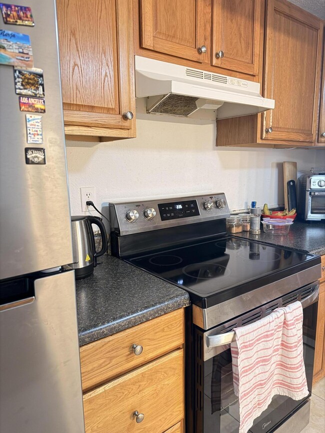 property at 2800 Somerset Dr