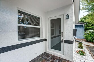 951 SW 16th Pl in Fort Lauderdale, FL - Building Photo - Building Photo