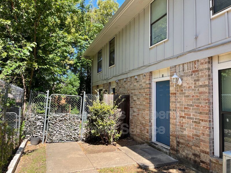 1312 Southport Dr in Austin, TX - Foto de edificio