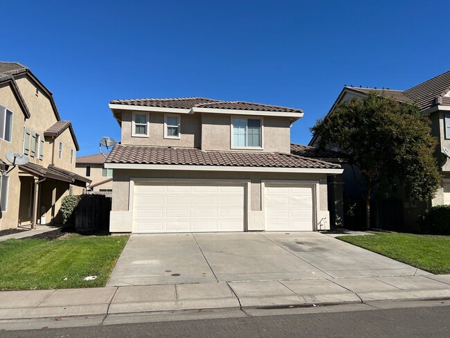 3925 Ruffed Grouse Ln in Modesto, CA - Foto de edificio - Building Photo