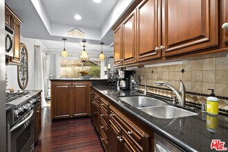 6708 Hillpark Dr-Unit -403 in Los Angeles, CA - Building Photo - Building Photo