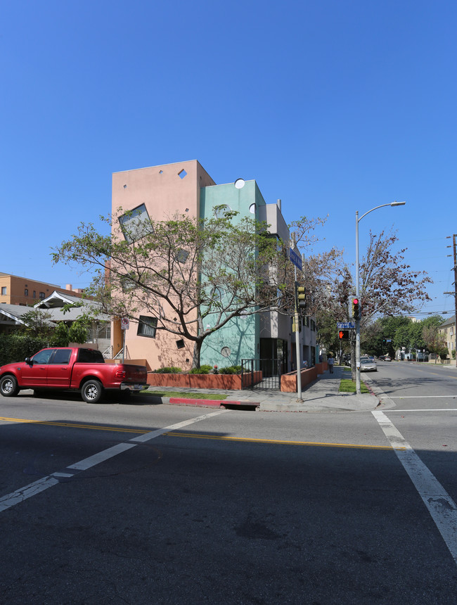 901 S Harvard Blvd in Los Angeles, CA - Foto de edificio - Building Photo