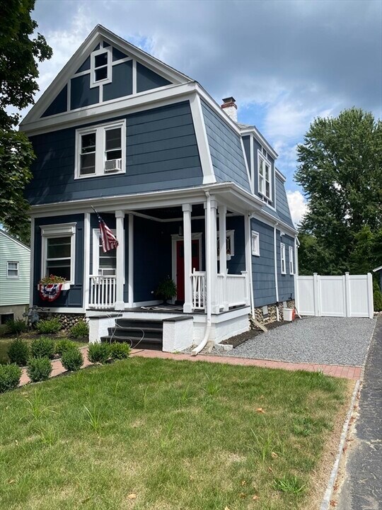 380 W Main St in Avon, MA - Building Photo