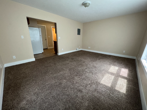 309 E Chapin St-Unit -#3 in Cadillac, MI - Foto de edificio - Building Photo