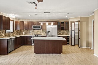 5319 Saxon Dr in Houston, TX - Building Photo - Building Photo