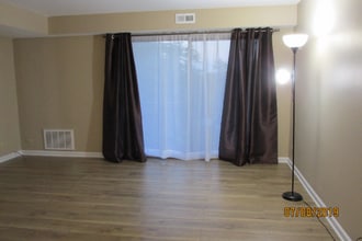 14785 Lake View Dr in Orland Park, IL - Building Photo - Building Photo