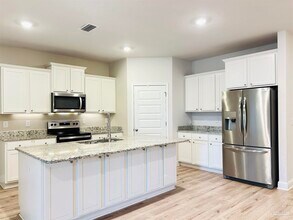 7773 Burnside Lp in Pensacola, FL - Building Photo - Building Photo
