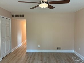 8540 Central in Center Line, MI - Foto de edificio - Building Photo