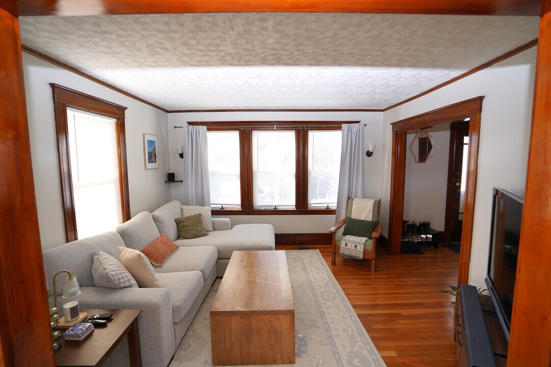 15 Perthshire Rd, Unit 1 in Boston, MA - Building Photo