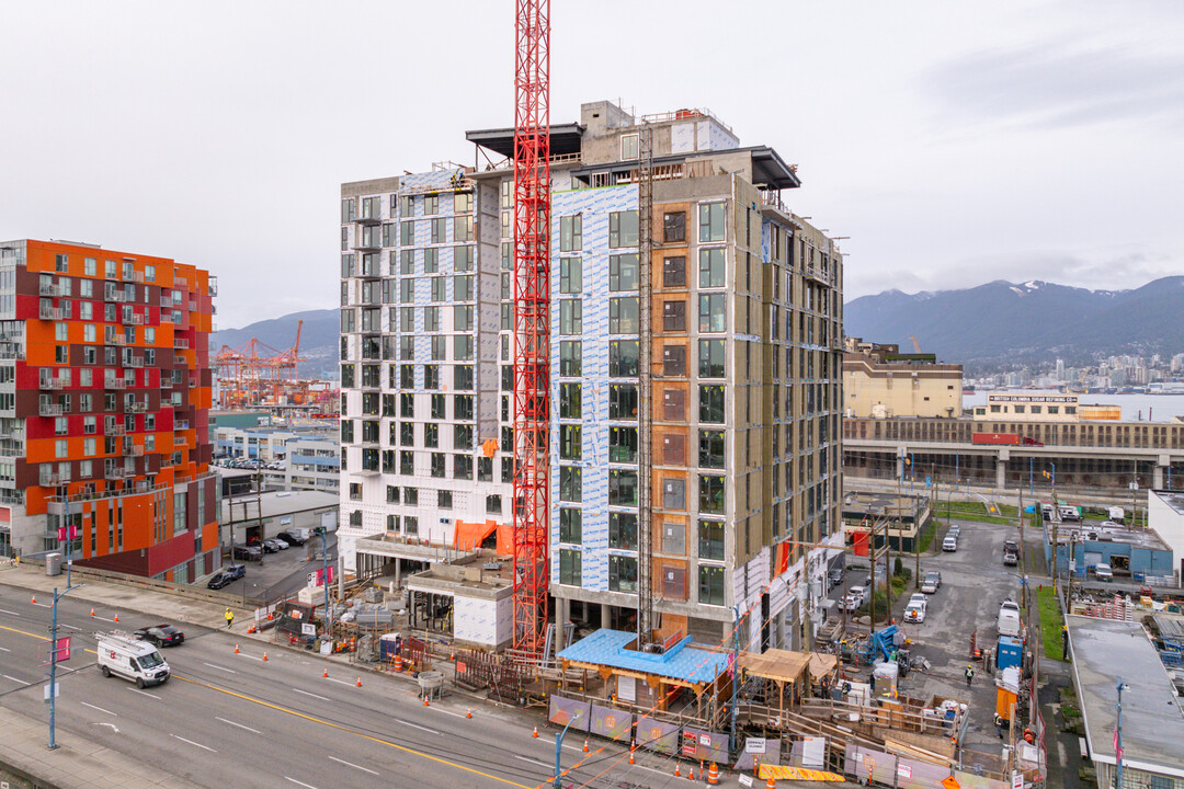 1015 E Hastings St in Vancouver, BC - Building Photo