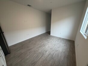 10933 Admiral Cove Way in Stockton, CA - Foto de edificio - Building Photo