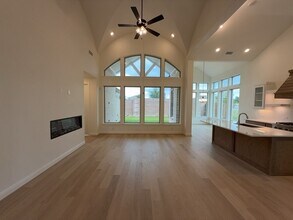 2463 Bussey Dr in Irving, TX - Foto de edificio - Building Photo