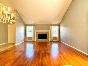2551 Coopers Post Ln in Sugar Land, TX - Foto de edificio - Building Photo