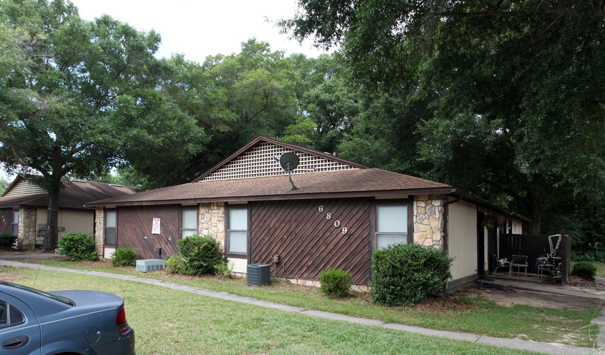 6809 Tiki Ln in Pensacola, FL - Foto de edificio