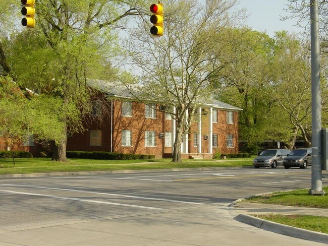 Mauer Manor Apartments in St. Clair Shores, MI - Building Photo - Building Photo