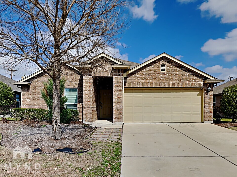 1100 Mitchell Dr in Hutto, TX - Foto de edificio