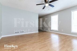 2021 Buckley Trail in Snellville, GA - Foto de edificio - Building Photo