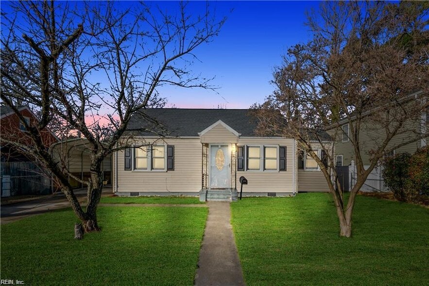 3221 Hyde Cir in Norfolk, VA - Building Photo
