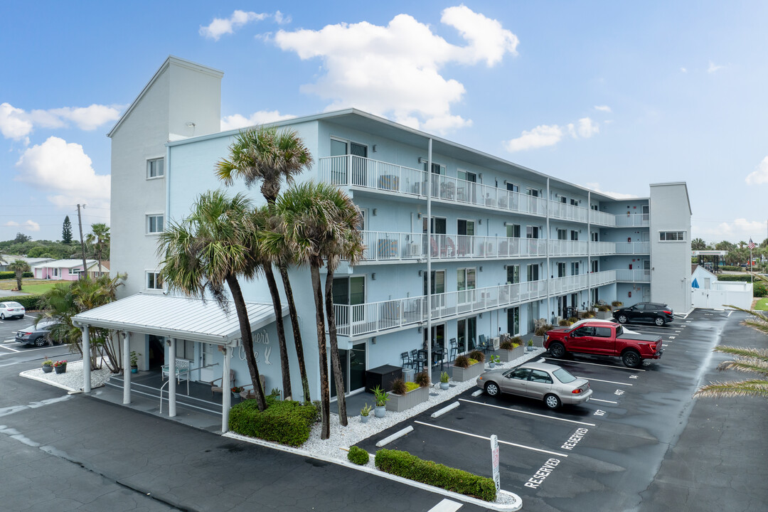 Mariners Cove Condominium in New Smyrna Beach, FL - Building Photo