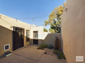 833 Los Lovatos Rd in Santa Fe, NM - Building Photo - Building Photo