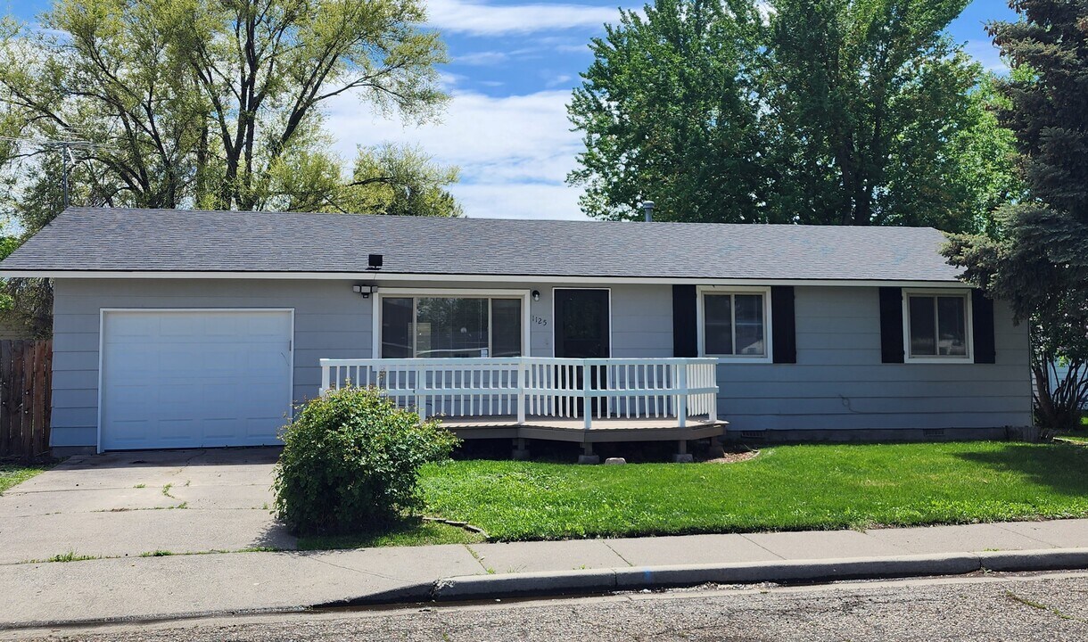 1125 E 5th S in Mountain Home, ID - Building Photo