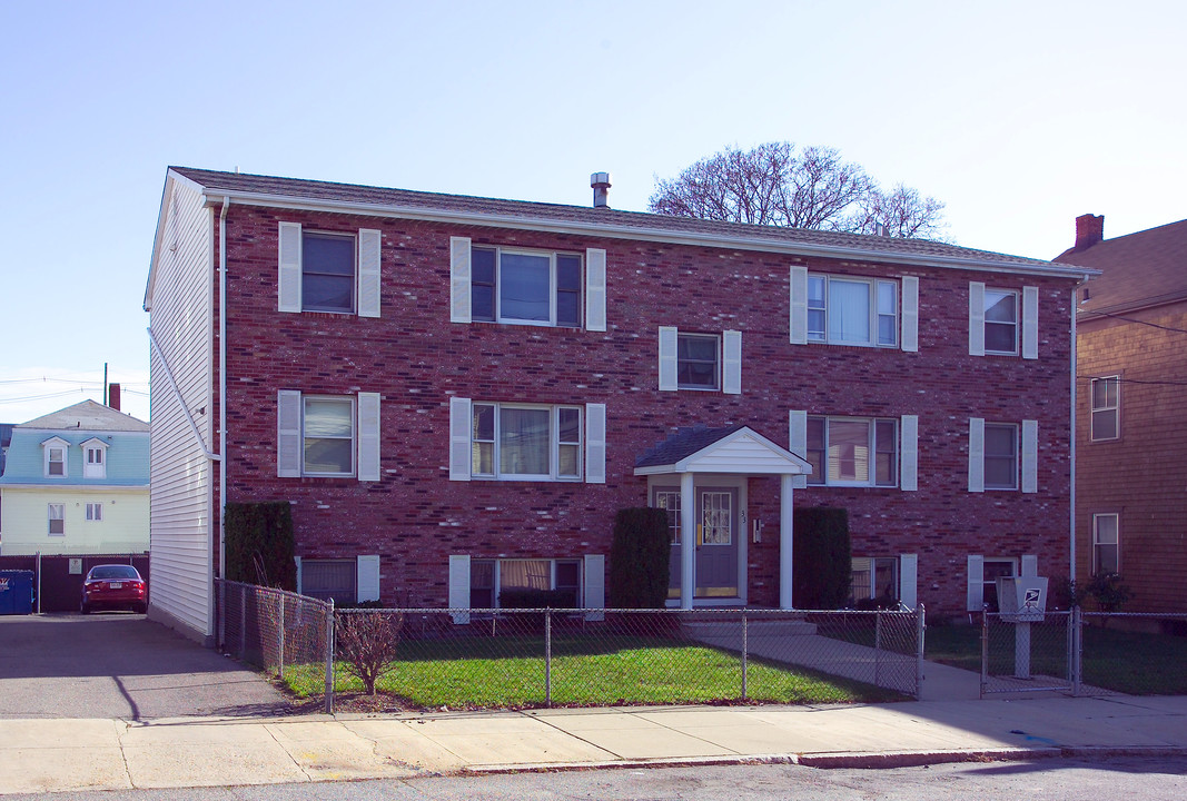 33 Linden St in Fall River, MA - Building Photo