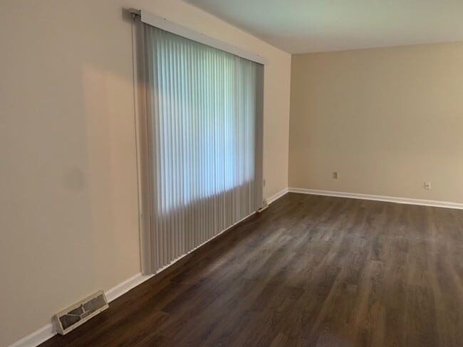 3864 Sundart Dr in Lexington, KY - Foto de edificio - Building Photo