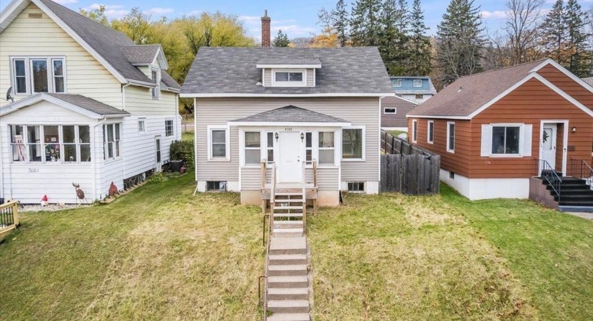 4333 W 8th St in Duluth, MN - Building Photo