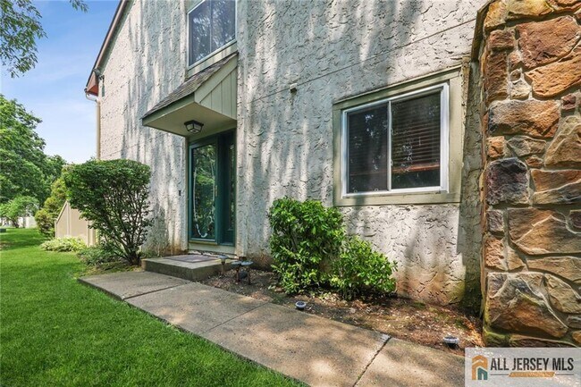153 Thoreau Dr in Plainsboro, NJ - Building Photo - Building Photo