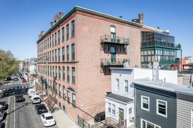 126 Webster Ave in Jersey City, NJ - Foto de edificio - Building Photo
