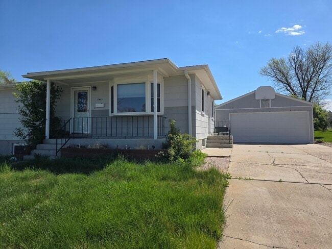 property at 2465 Parkview Dr