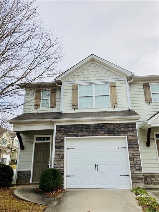 4340 Park Gate Way in East Point, GA - Building Photo