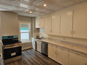 92 Bank St, Unit 1st Floor in North Attleboro, MA - Foto de edificio - Building Photo