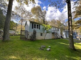 2412 Winding Way in Tobyhanna, PA - Building Photo