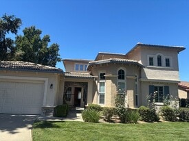 3464 Swallows Nest Ln in Sacramento, CA - Building Photo