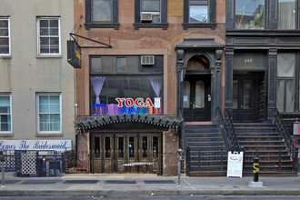 240 W 14th St in New York, NY - Foto de edificio - Building Photo