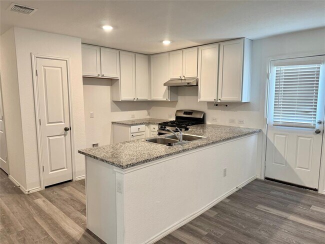 5921 Antonio Pl in Seguin, TX - Building Photo - Building Photo