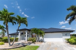 2572 Brazilia Ct in Punta Gorda, FL - Building Photo