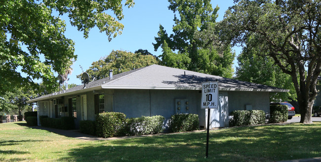 Park West in Redding, CA - Foto de edificio - Building Photo