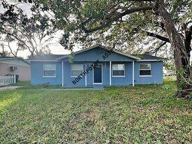 3201 Delray Dr in Tampa, FL - Building Photo