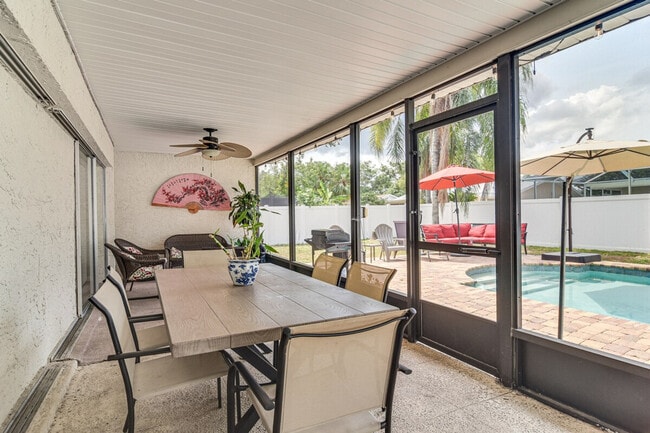 2843 Meadow Wood Dr in Clearwater, FL - Building Photo - Building Photo