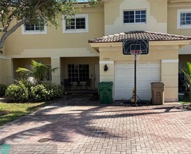 7644 E Stonecreek Cir in Hollywood, FL - Building Photo - Building Photo