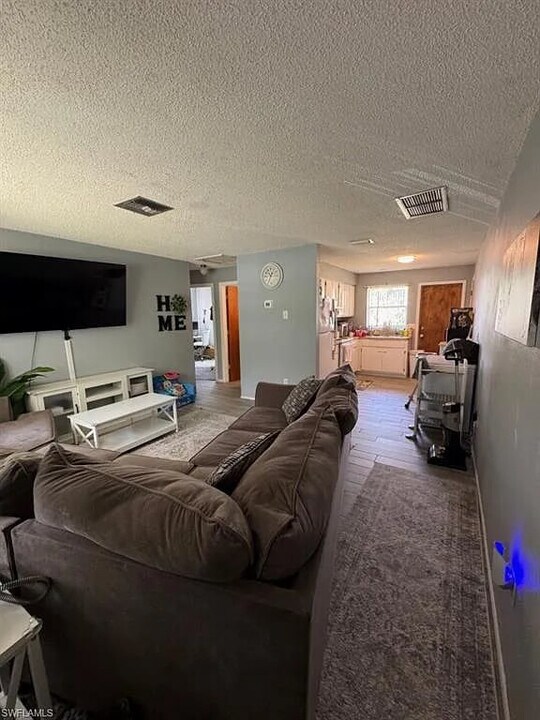 1865 Lavonia Ln in North Fort Myers, FL - Building Photo