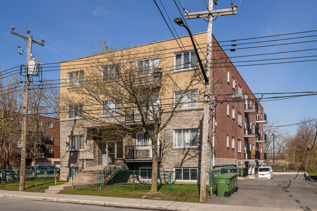 1705 Tassé Rue in St. Laurent, QC - Building Photo - Building Photo