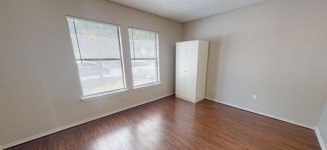 7900 Rosenberry Dr in Austin, TX - Building Photo - Building Photo