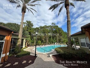 700 Crest Pines Dr in Orlando, FL - Building Photo - Building Photo