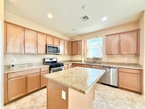218 N 109th Dr in Avondale, AZ - Building Photo - Building Photo