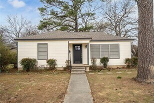 2223 Fowler Dr in Denton, TX - Building Photo