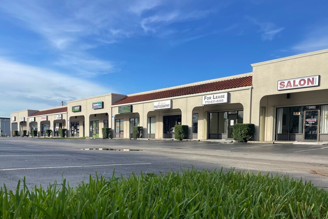 3454 SE Dixie Hwy in Stuart, FL - Building Photo