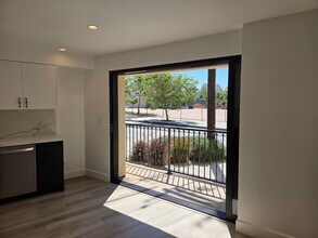 854 S Sycamore Ave, Unit 5247 in Los Angeles, CA - Building Photo - Building Photo